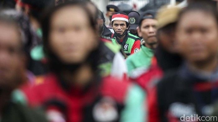 geruduk-dpr-ojol-tolak-kenaikan-harga-bbm-8_169.jpeg