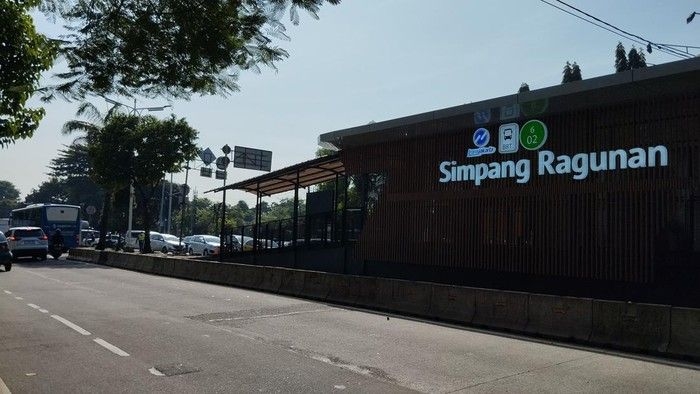 wajah-baru-halte-simpang-ragunan-1_169.jpeg
