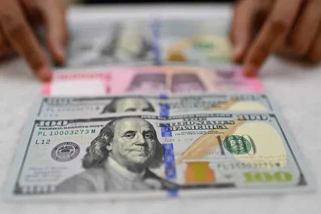Nilai Tukar Dolar AS Hari Ini Melemah Tipis, Rupiah Bertahan di Level Rp17.900-an