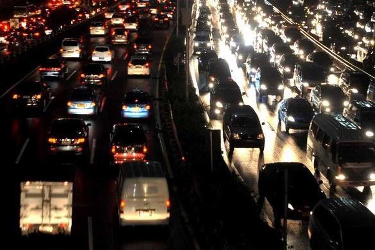 Tol Jakarta-Cikampek Arah Jakarta Sempat Macet Akibat Kecelakaan Truk, Lalu Lintas Berangsur Normal