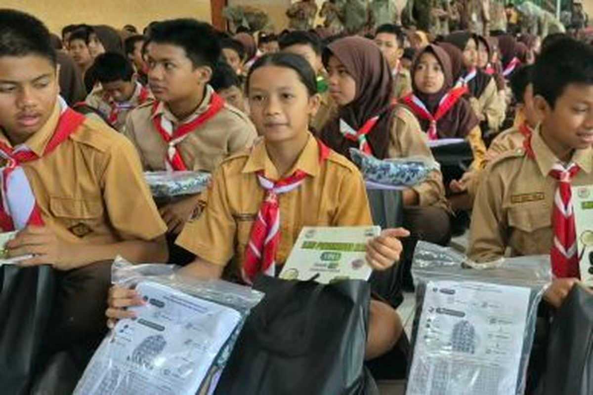 Kisah Haru Pendidikan Inklusif: Senyum Mahika, Tak Lagi Pakai Baju SD ke SMPN 2 Boyolali Usai Terima Bantuan Seragam dan LKS Gratis