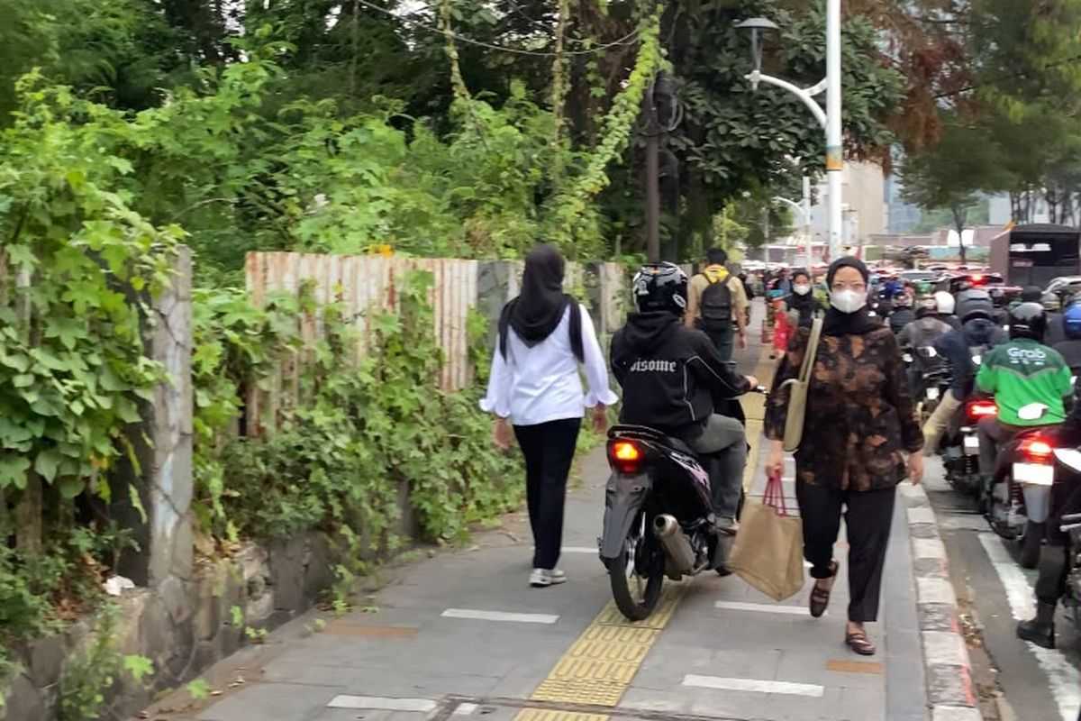 Trotoar Jakarta Harus Jadi Ruang Aman Pejalan Kaki, Bukan Jalur Pintas Sepeda Motor