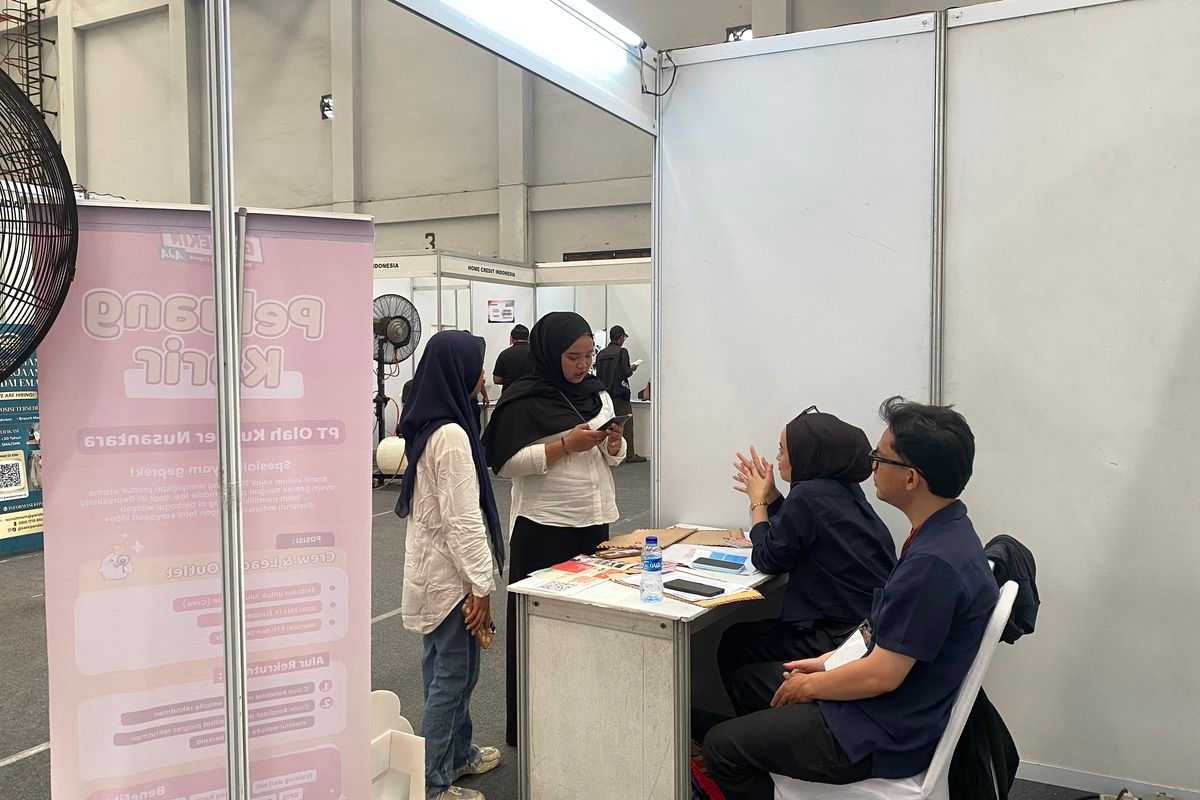 Fresh Graduate Terpaksa Ambil Kerja Apa Saja karena Kompetensi Tak Sesuai Kebutuhan Industri