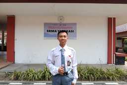 Kisah Saiful, Penjual Es Teh yang Kembali Sekolah demi Masa Depan Lebih Baik