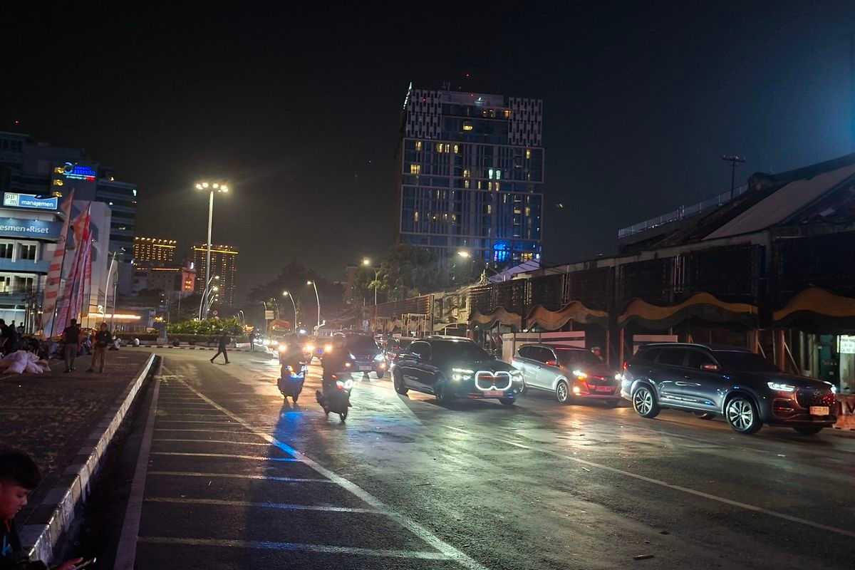 Massa Demo Bubar Usai Pasang Spanduk di Tugu Tani, Lalu Lintas Jakarta Kembali Lancar