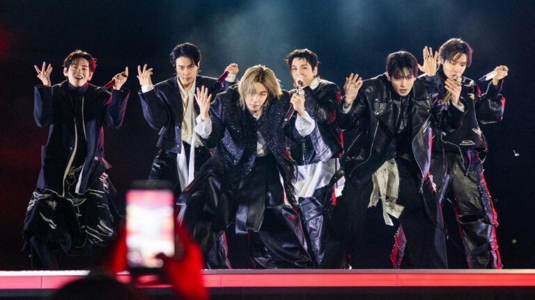 bts-tampil-enerjik-di-konser-comeback-1774163197773_169-768x431.jpg